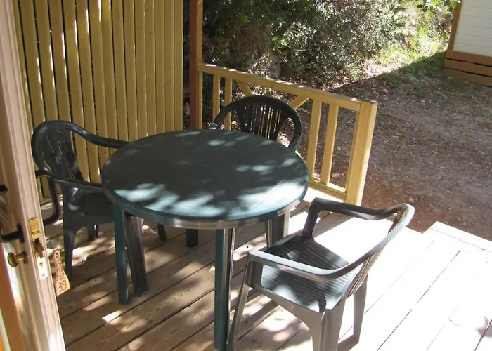 مكان تخييم Cosy Avec Terrasse A - Api-1-52-1393 *