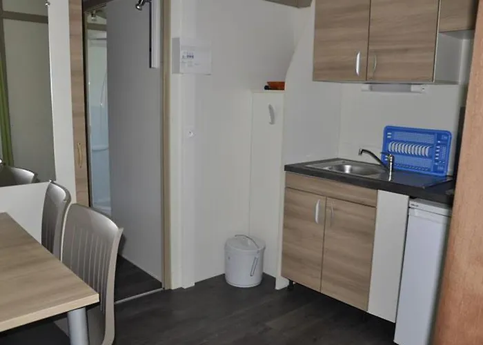 مكان تخييم Cosy Avec Terrasse A - Api-1-52-1393 *